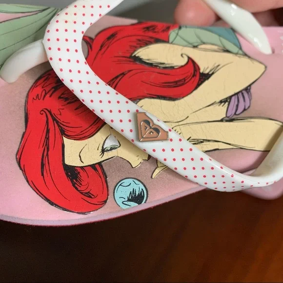 Girl’s Roxy X Disney Little Mermaid Ariel Flip Flop Sandals - Picture 5 of 10